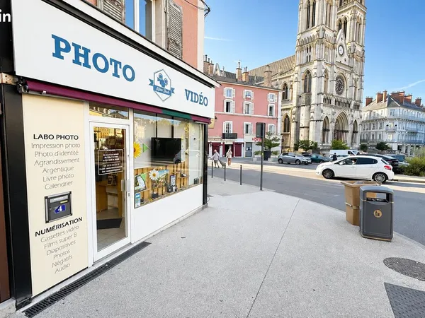 Local commercial 30 m² , centre-ville Voiron , 570€ HT/mois