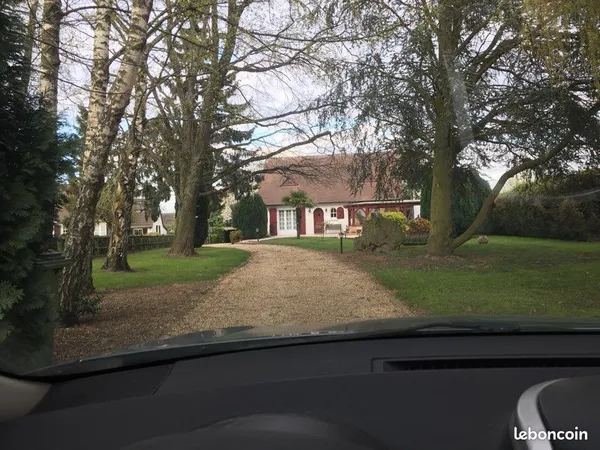 Maison individuelle dans parc arboré