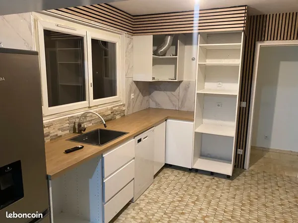 SANTENY - ROUTE DE MAROLLES - ENSEMBLE IMMOBILIER DE 4 LOGEMENTS - ENV. 240 m² - 2 GARAGES + 8 PARKI