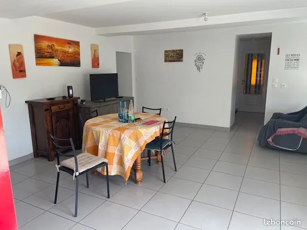 Maison rénovée de plain pied de typeT4 (87m2) en Campagne (Samazan)