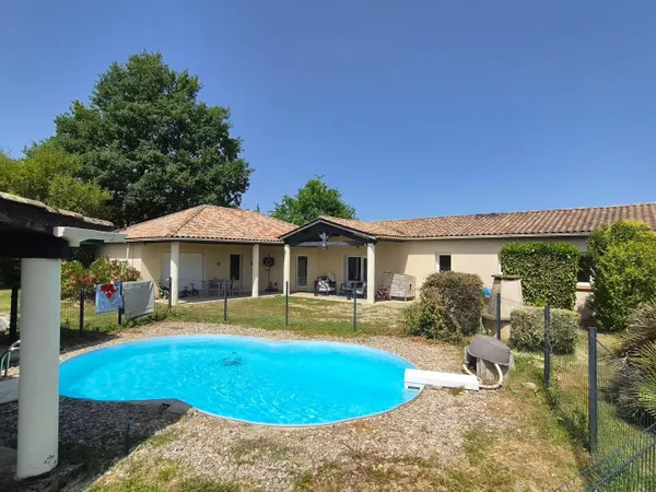 Maison 128m2 - 3 chambres - 1 bureau - garage - piscine