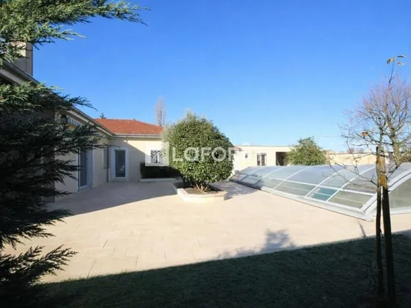 Maison de plain-pied 7 pièces 228 m²