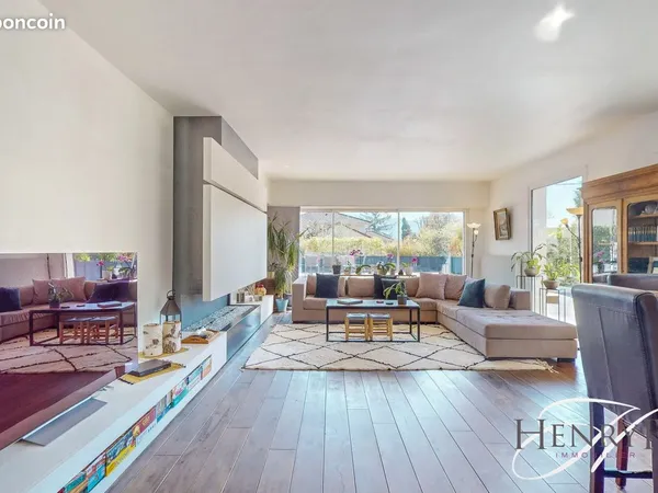 Villa 9 pièces 260 m²