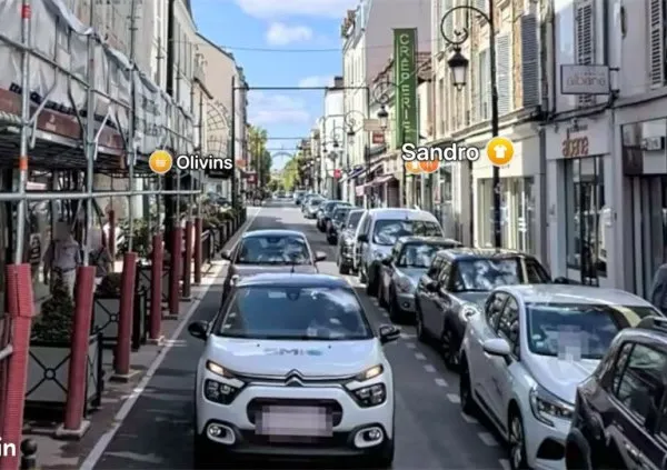Boutique 150 m² LA VARENNE ST HILAIRE