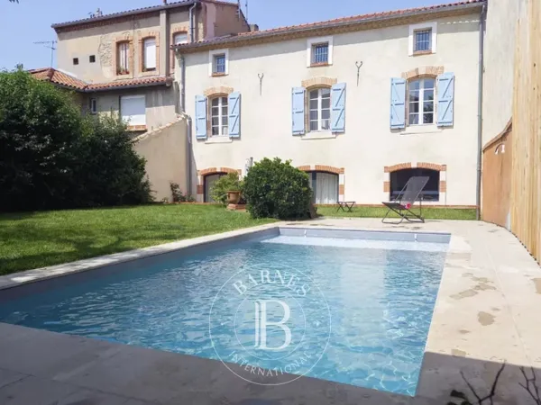REVEL, MAISON DE VILLE RENOVEE DE 262M² AVEC PISCINE