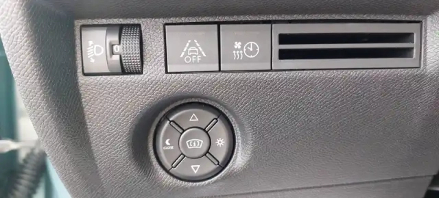 Citroën C4 e- 136 ch automatique — photo 70