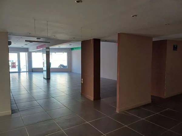 Local commercial 143 m²