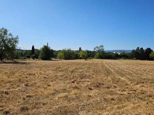 Terrain 334 m²