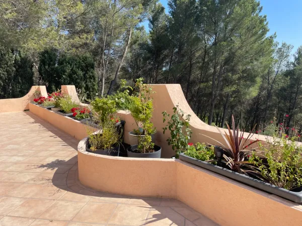 AIX-EN-PROVENCE - Propriété familiale et multi-usages de 360 m² avec piscine et espaces indépendants