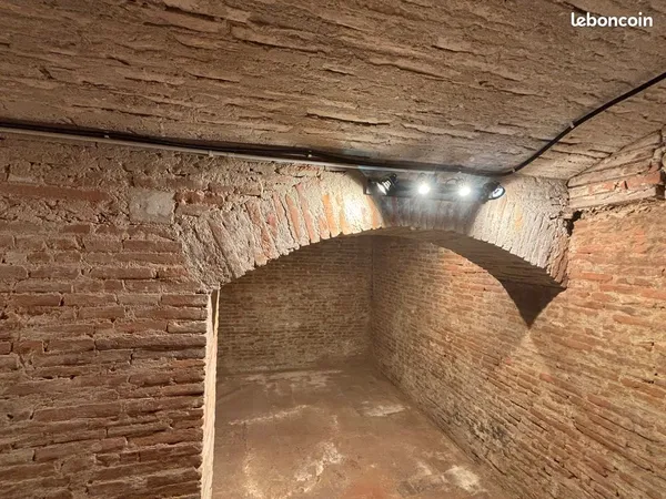 Location Cave 27 M2 CARMES Hyper centre