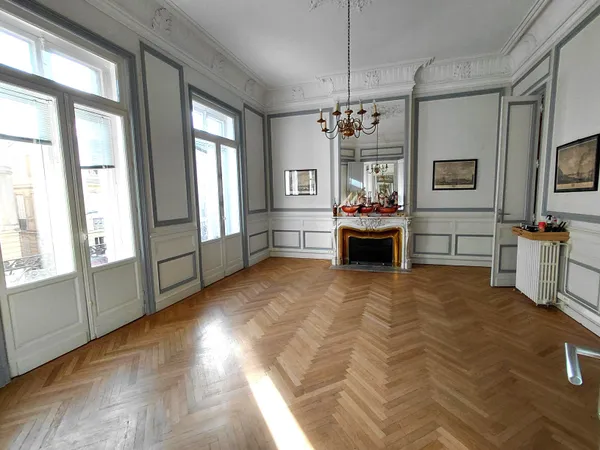 à louer Bureaux prestigieux 400 m2 - Hôtel de Ville / Place Pey Berland