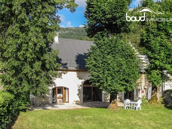 Maison 7 pièces 230 m²