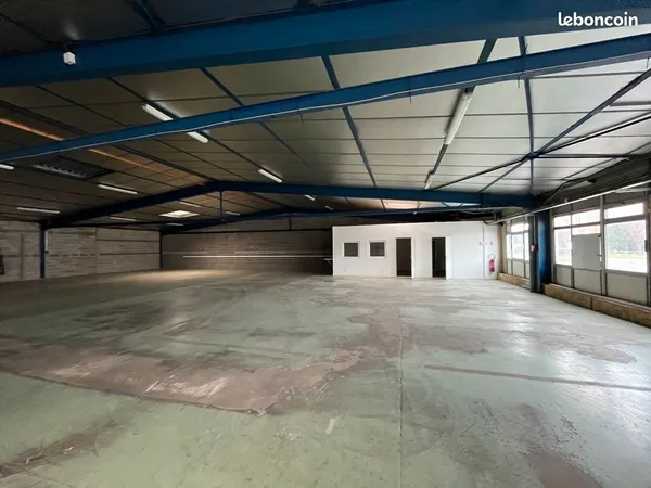 Local professionnel de 600m2 avec bureau