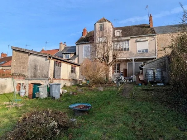Vierzon - Bien à fort potentiel - Emplacement idéal