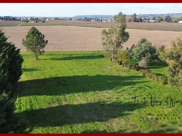 Beau terrain constructible 1475 m²