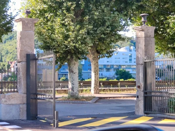 Vends parking 10m² Vienne