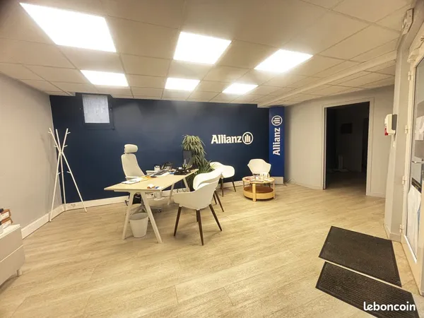 Local commercial avec vitrine à louer - Durtal - 635 /mois