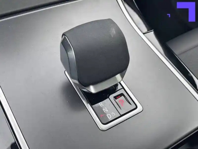Land Rover Range Rover velar 2.0l p400e phev 404ch awd bva — photo 10