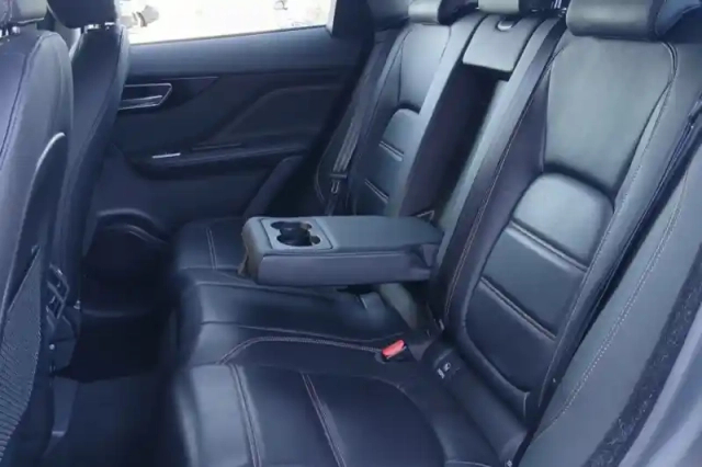 Jaguar F-Pace 2.0 d - 180 ch awd bva8 — photo 11