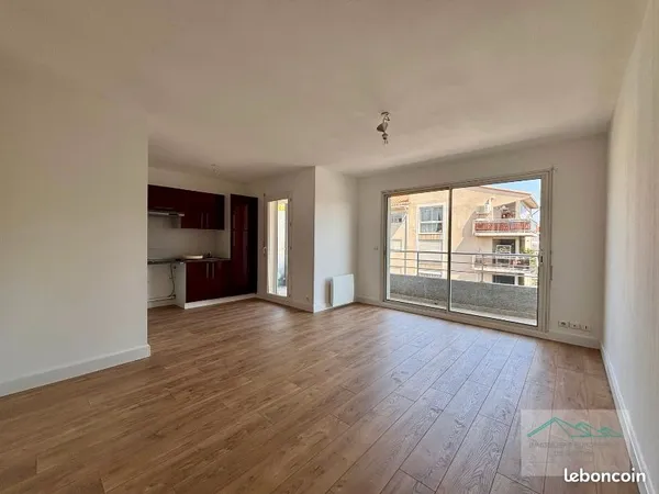 Appartement T3 rénové avec terrasse, garage et place de parking