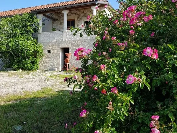 Maison quercynoise rénovée avec grange