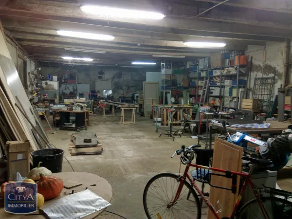 Local professionnel 3 pièces 476 m²