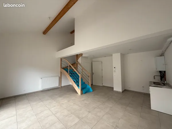 à louer - t2 duplex de 50 m² avec terrasse et parking - amancy (74800)