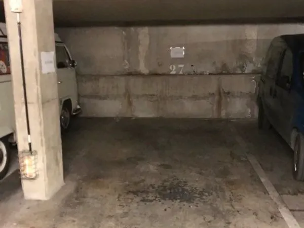 Place de parking couverte