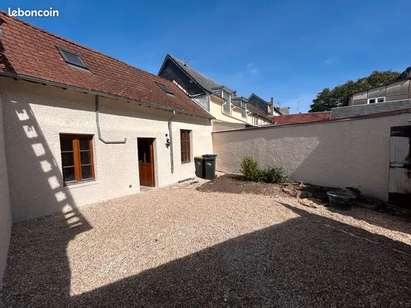 Maison T2BIS en duplex, (44m²) avec cour gravillonée à Louviers