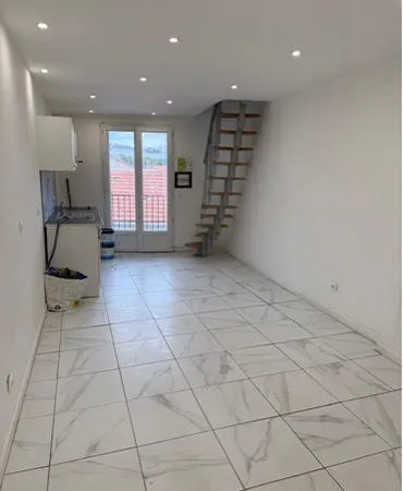 Joli studio à deux niveaux