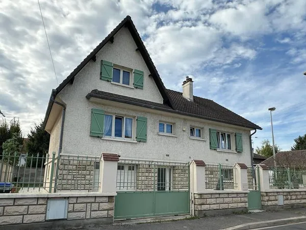Maison 7 pièces 215 m²