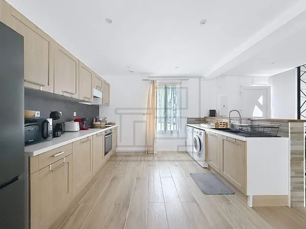 Maison individuelle de 121 m² sur terrain de 1 030 m² - Ronque