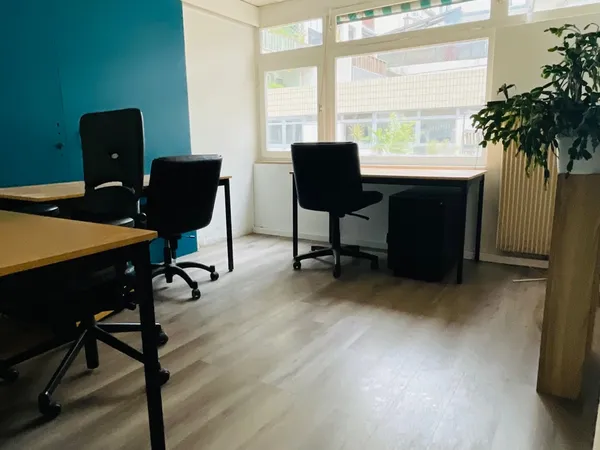 Loue bureaux 18m², Limite Paris 17ème-Paris 18ème, 3 personnes