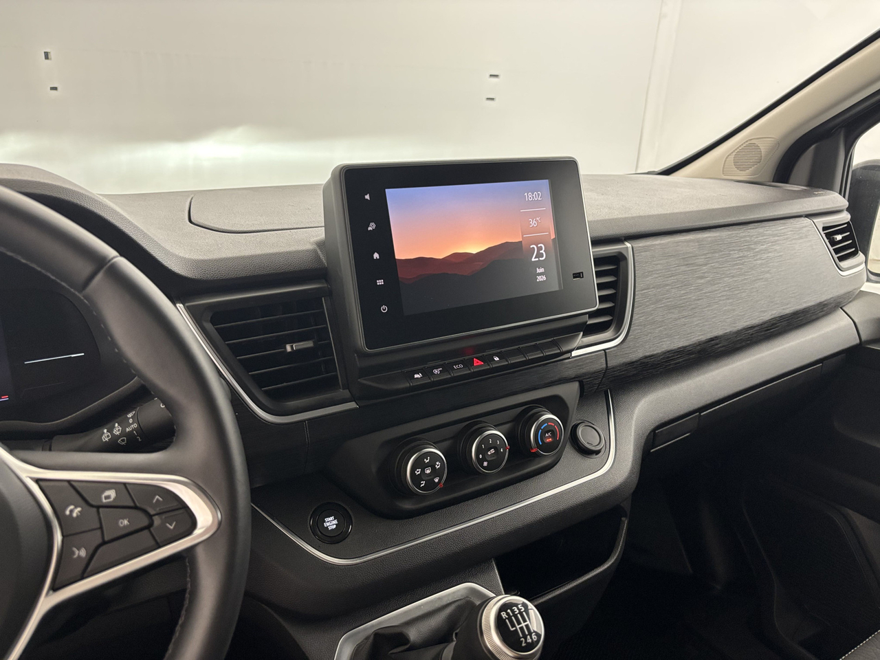 Renault Trafic Combi — photo 12