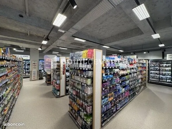 Local commercial 400 m²