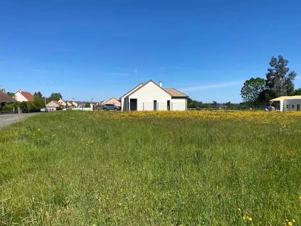 très rare terrain constructible de 2211 M2