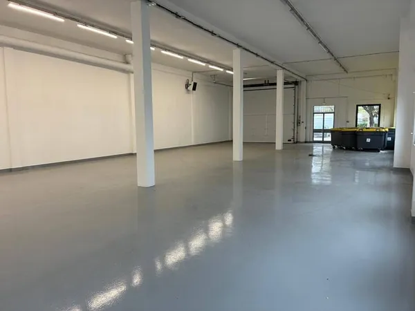 Local d'activité 1 pièce 742 m²