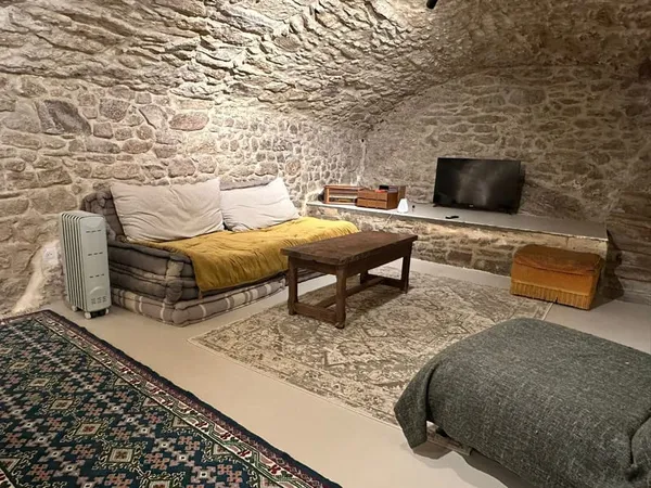Appartement atypique + studio à deux pas des Arènes