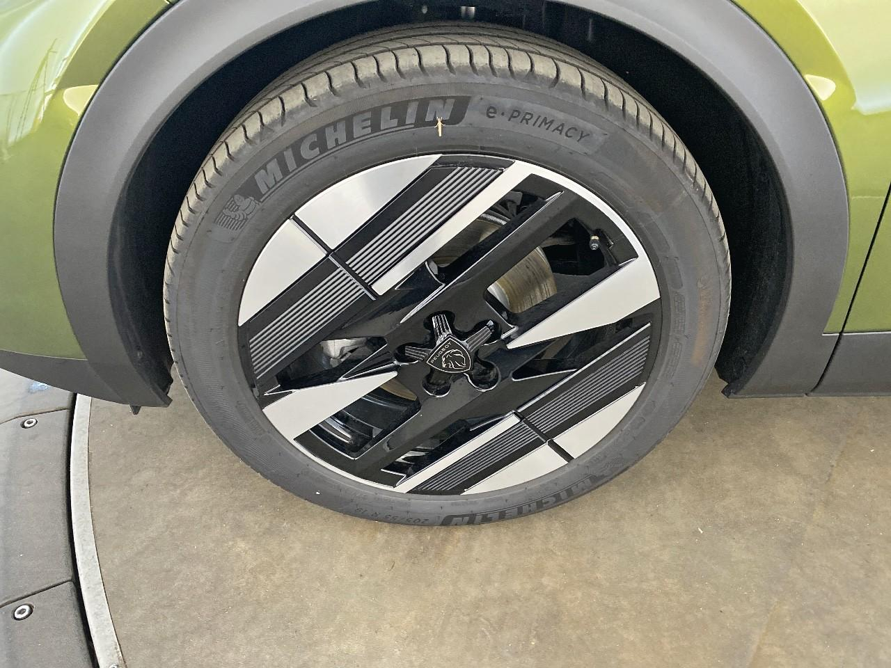Peugeot 408 hybrid 145 e-dcs6 gt — photo 11
