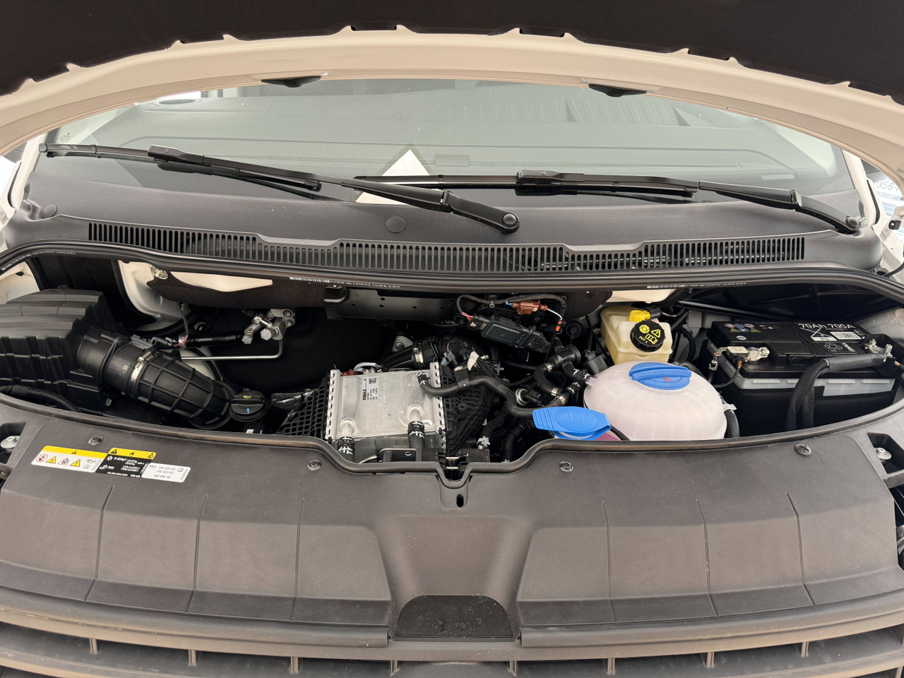 Volkswagen Utilitaires TRANSPORTER 6.1 VAN L1H1 2.0 TDI 110 BVM5 — photo 9