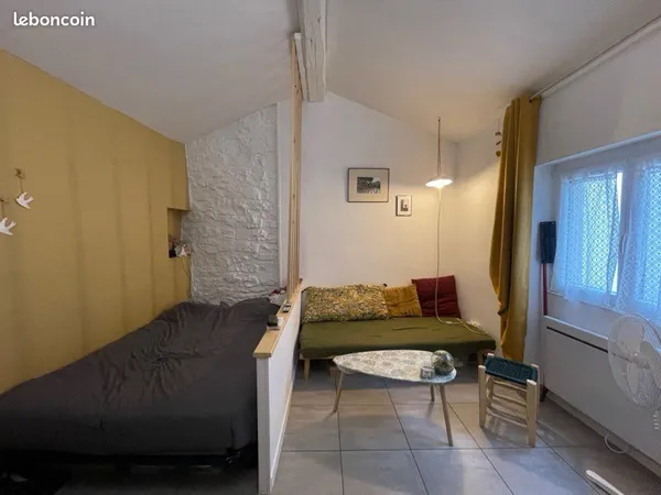 À Louer - studio de 22 m2 composé d'une cave - centre-ville de Nîmes