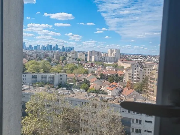 Chambre en colocation 600 tout compris-etudiante serieuse
