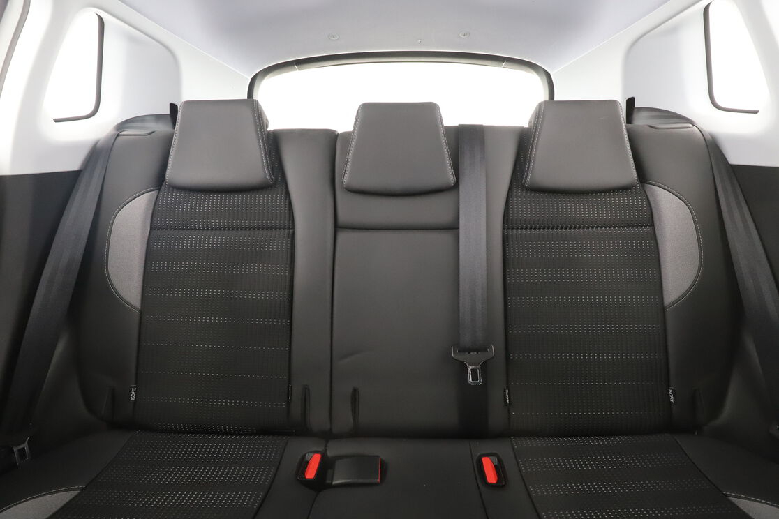 Peugeot 2008 1.2 PureTech Allure EAT6 — photo 14