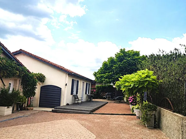 Maison plain-pied, jardin, garage