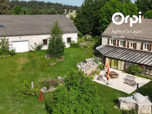 Maison 8 pièces 270 m²