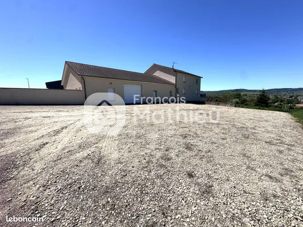 Maison 6 pièces 243 m²