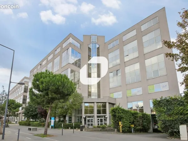 Bureau 1 696 m²