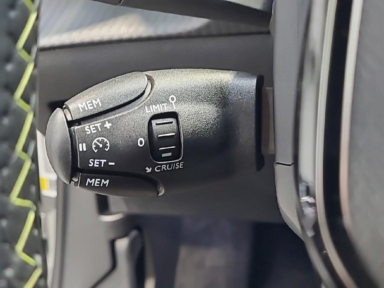 Peugeot 2008 electrique 54 kwh 156 ch gt — photo 24