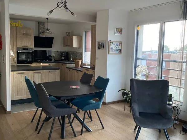 Appartement lumineux de 84 m² avec balcon, garage et cave