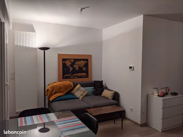 REIMS très beau petit F2 récent 42M2 - terrasse 7 m2 - dernier étage - proche gare - parking